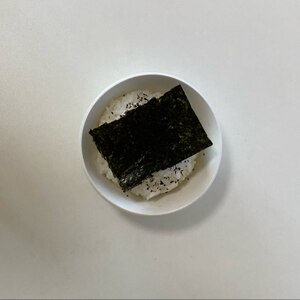 梅とじゃこのおにぎり〜ラップの上でさっと作っちゃう